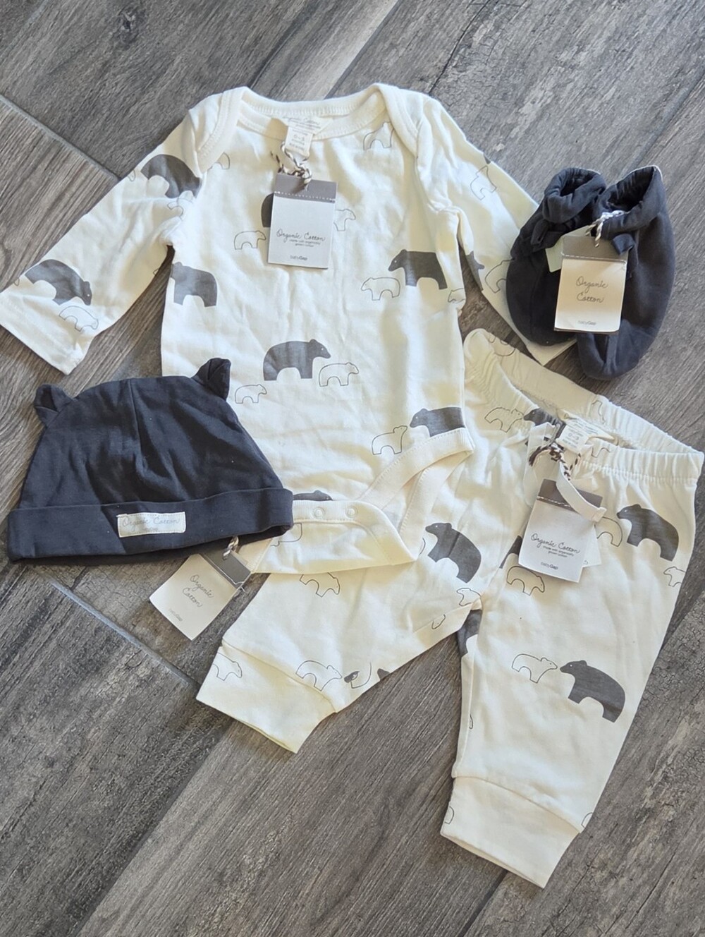 GAP Baby NWT 0-3 Month Cream/Dark Gray Bear Print Bodysuit, Pants, Hat & Booties